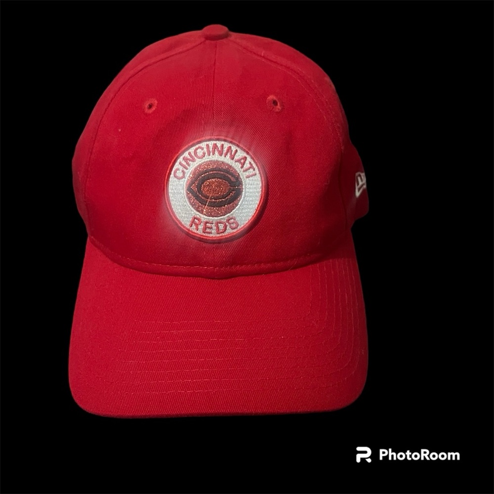 Cincinnati Reds MLB New Era 9Twenty Women's Adjustable Hat.